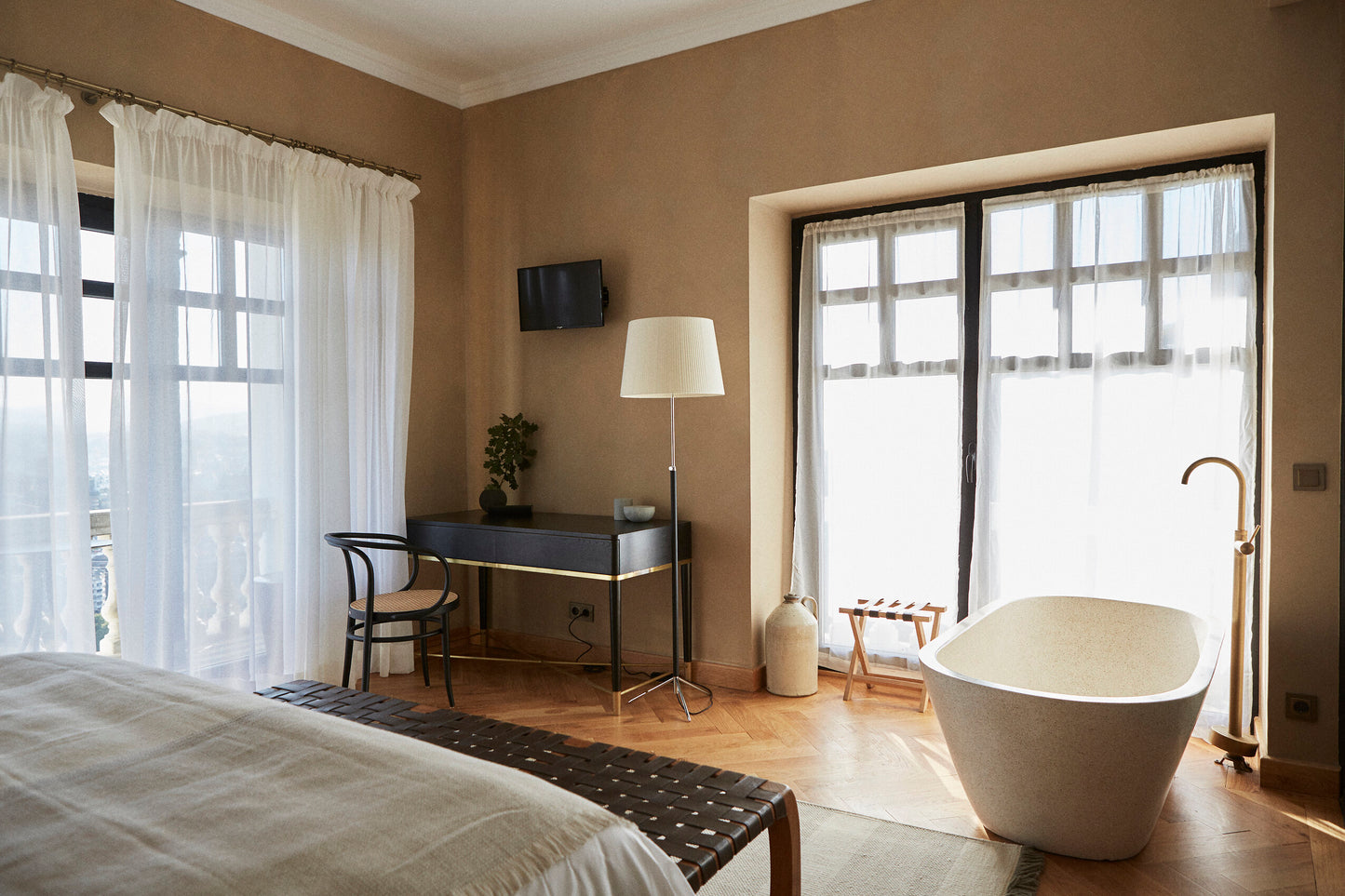 Pie de Salon - G3 Floor lamps
