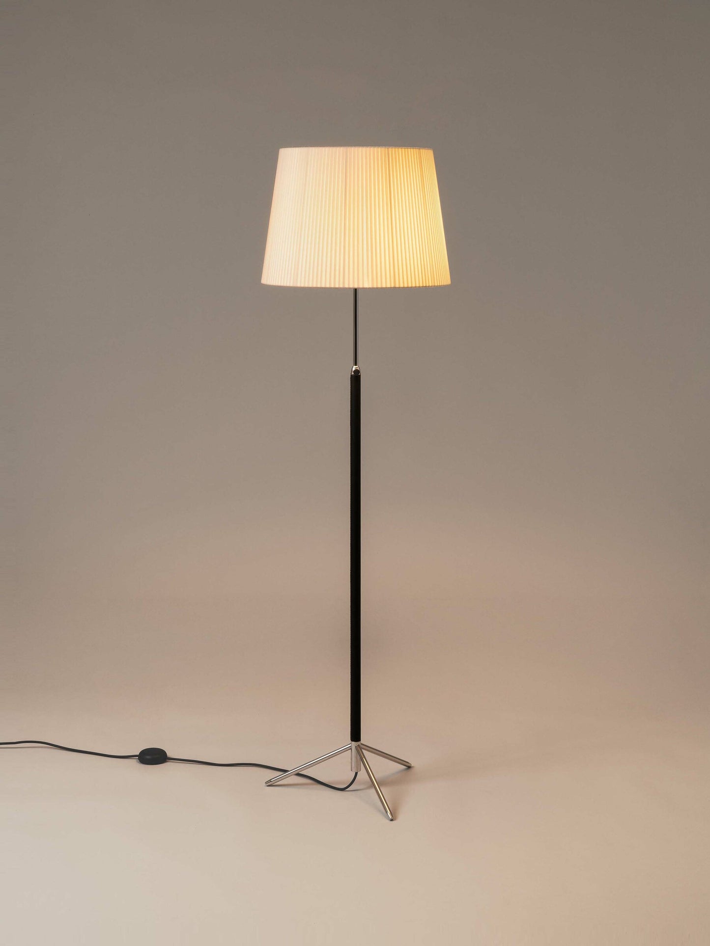 Pie de Salon - G1 Floor lamps