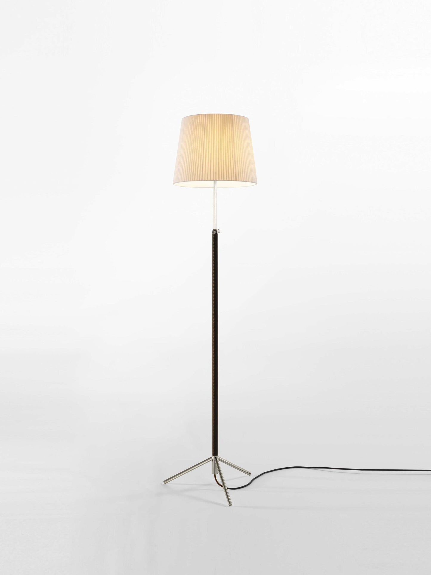 Pie de Salon - G3 Floor lamps